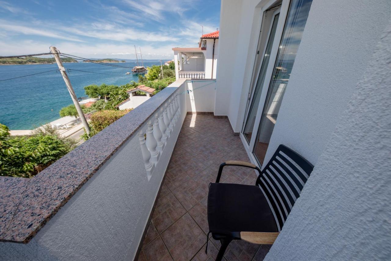 Apartments And Rooms By The Sea Supetarska Draga - Gornja, Rab - 11579 외부 사진
