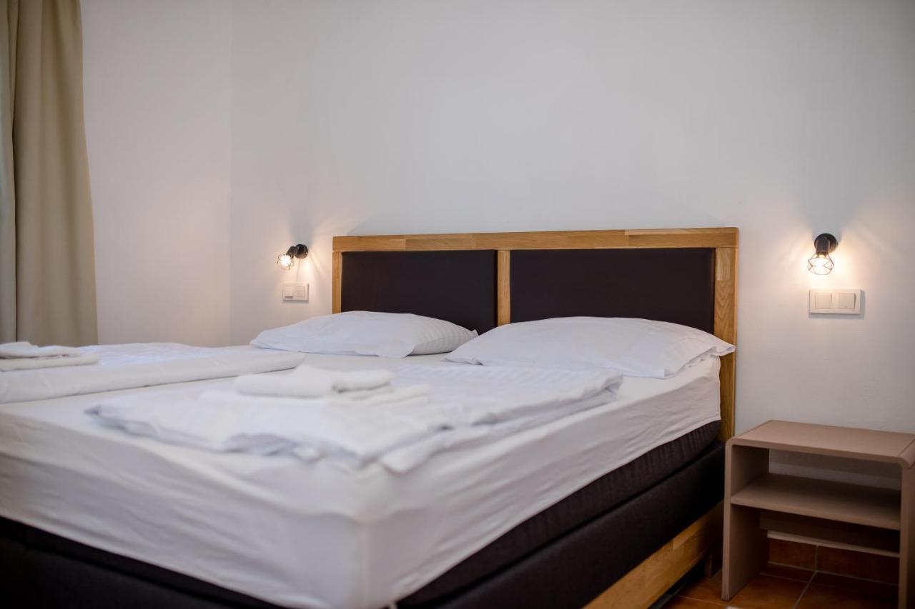 Apartments And Rooms By The Sea Supetarska Draga - Gornja, Rab - 11579 외부 사진