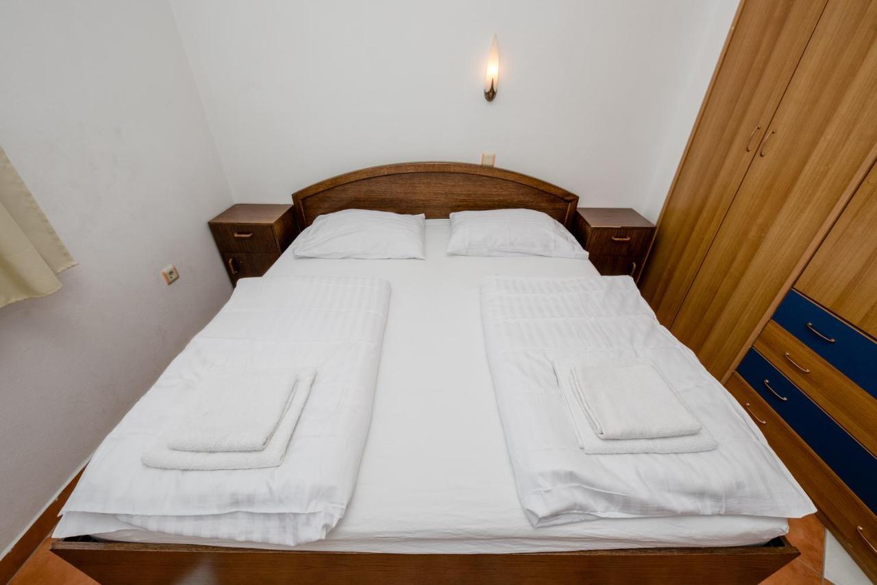 Apartments And Rooms By The Sea Supetarska Draga - Gornja, Rab - 11579 외부 사진
