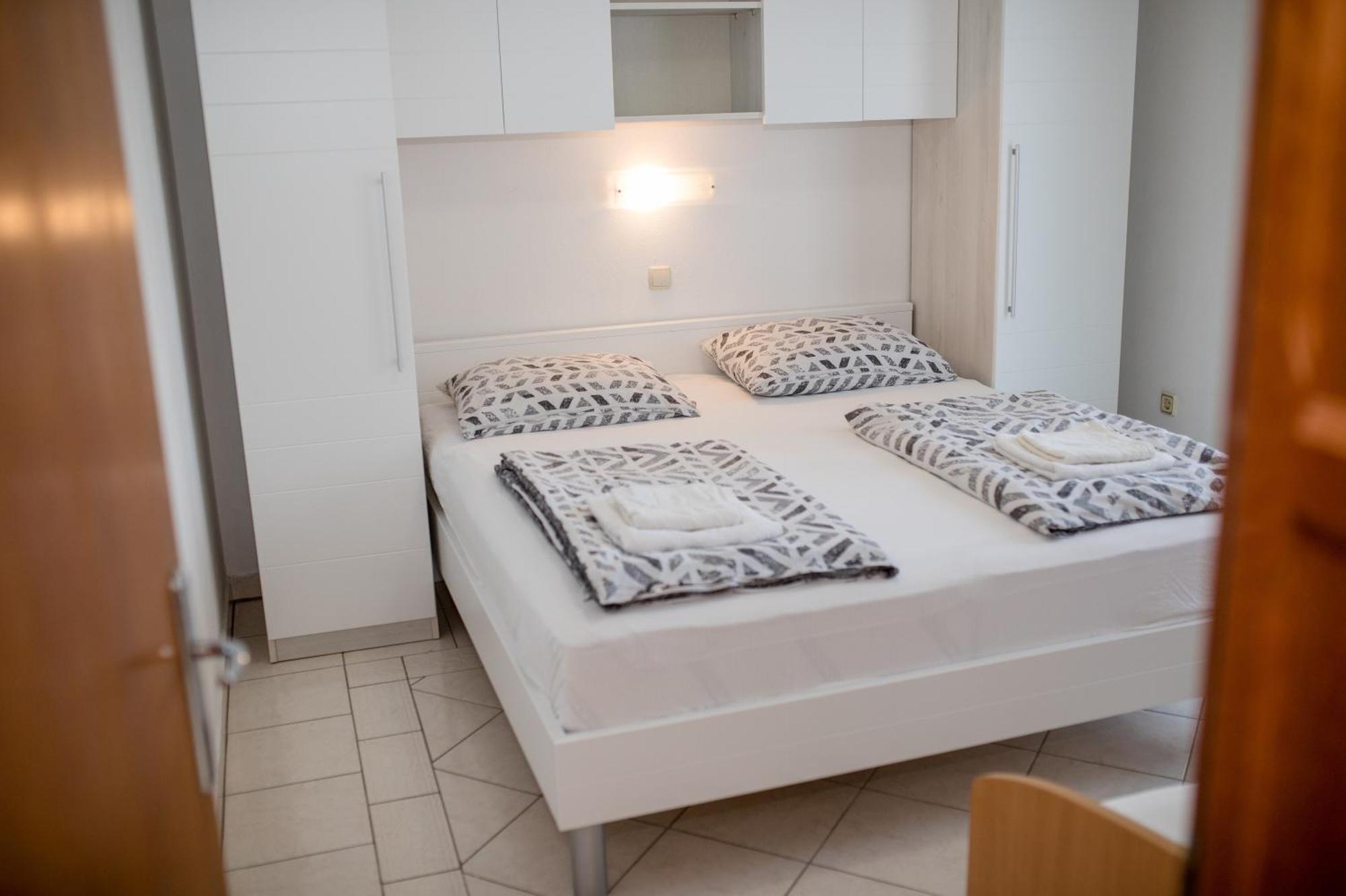 Apartments And Rooms By The Sea Supetarska Draga - Gornja, Rab - 11579 객실 사진