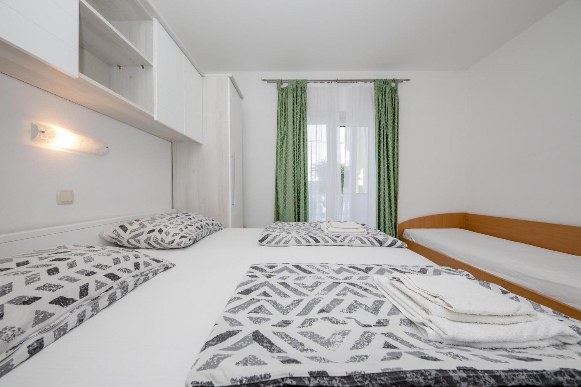 Apartments And Rooms By The Sea Supetarska Draga - Gornja, Rab - 11579 객실 사진