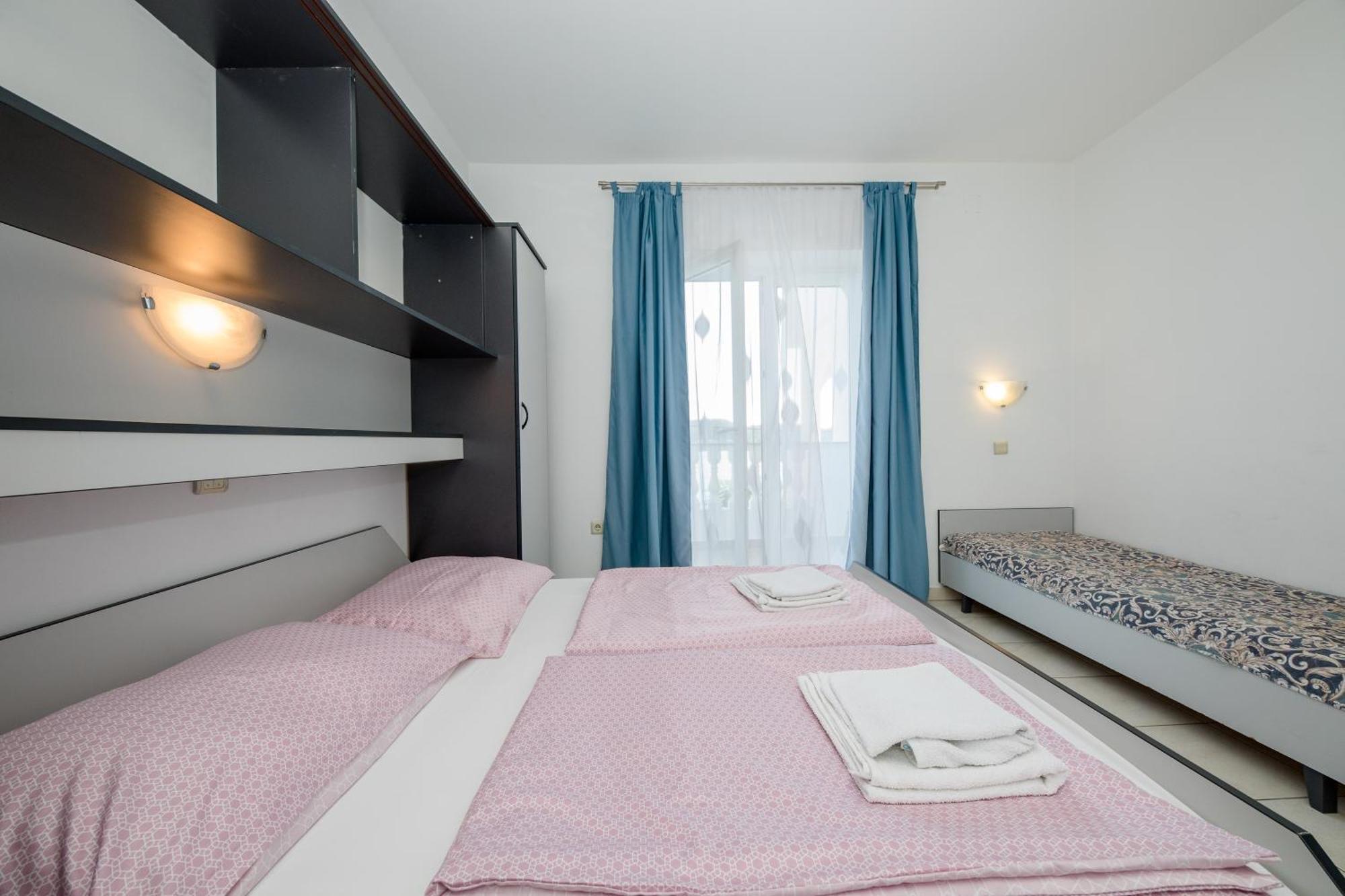 Apartments And Rooms By The Sea Supetarska Draga - Gornja, Rab - 11579 객실 사진