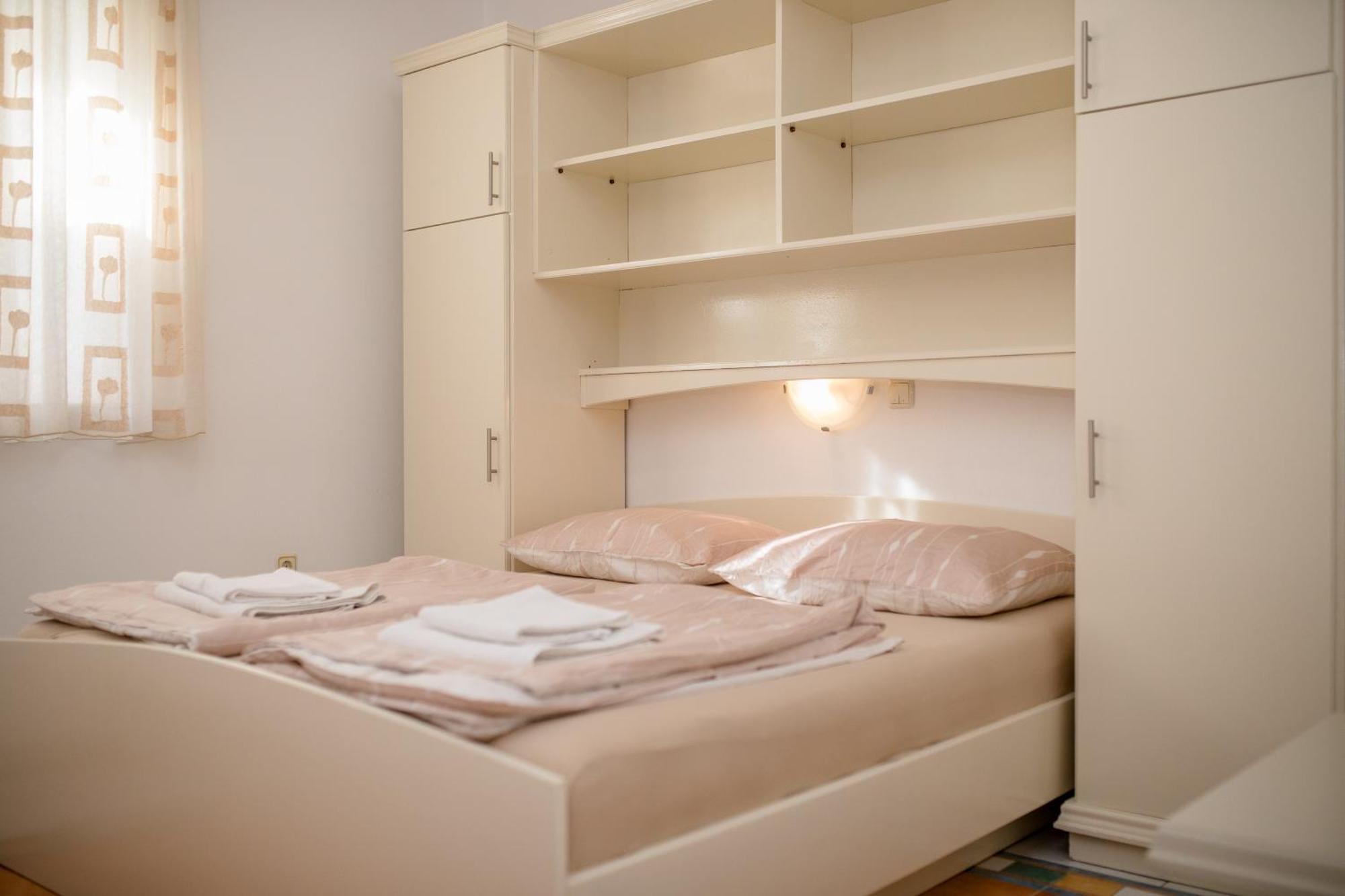 Apartments And Rooms By The Sea Supetarska Draga - Gornja, Rab - 11579 객실 사진