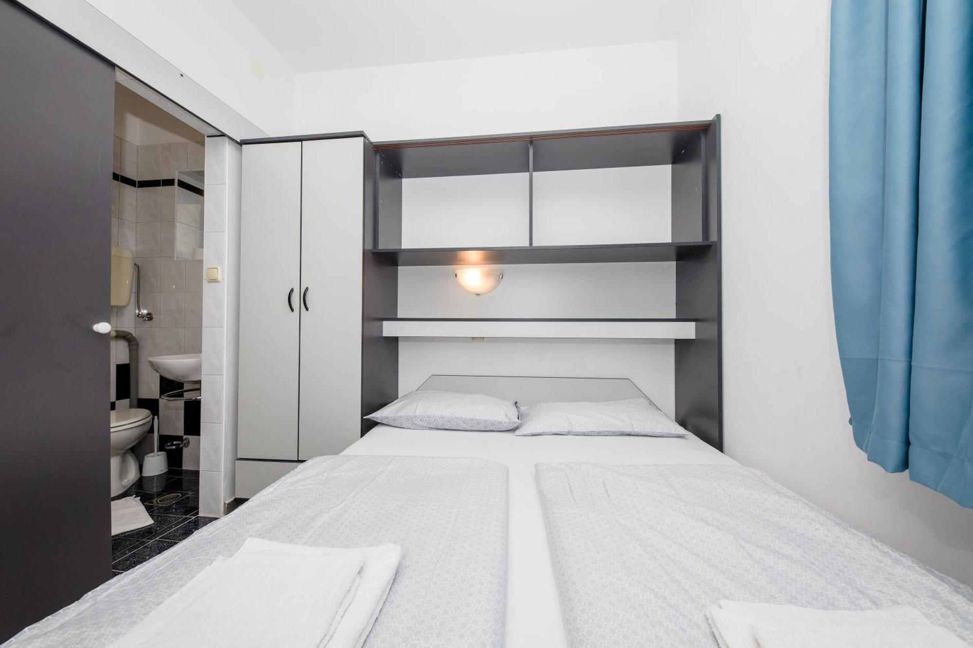 Apartments And Rooms By The Sea Supetarska Draga - Gornja, Rab - 11579 객실 사진