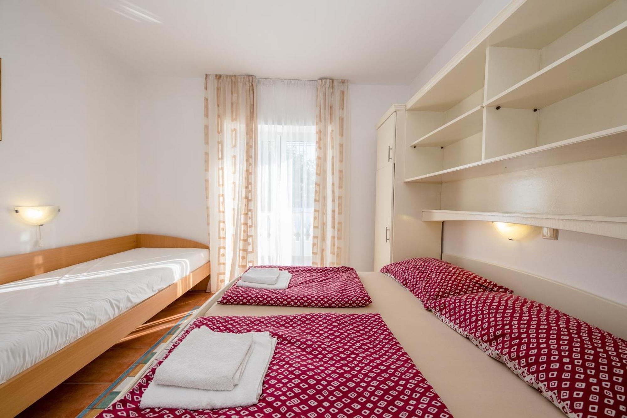 Apartments And Rooms By The Sea Supetarska Draga - Gornja, Rab - 11579 객실 사진