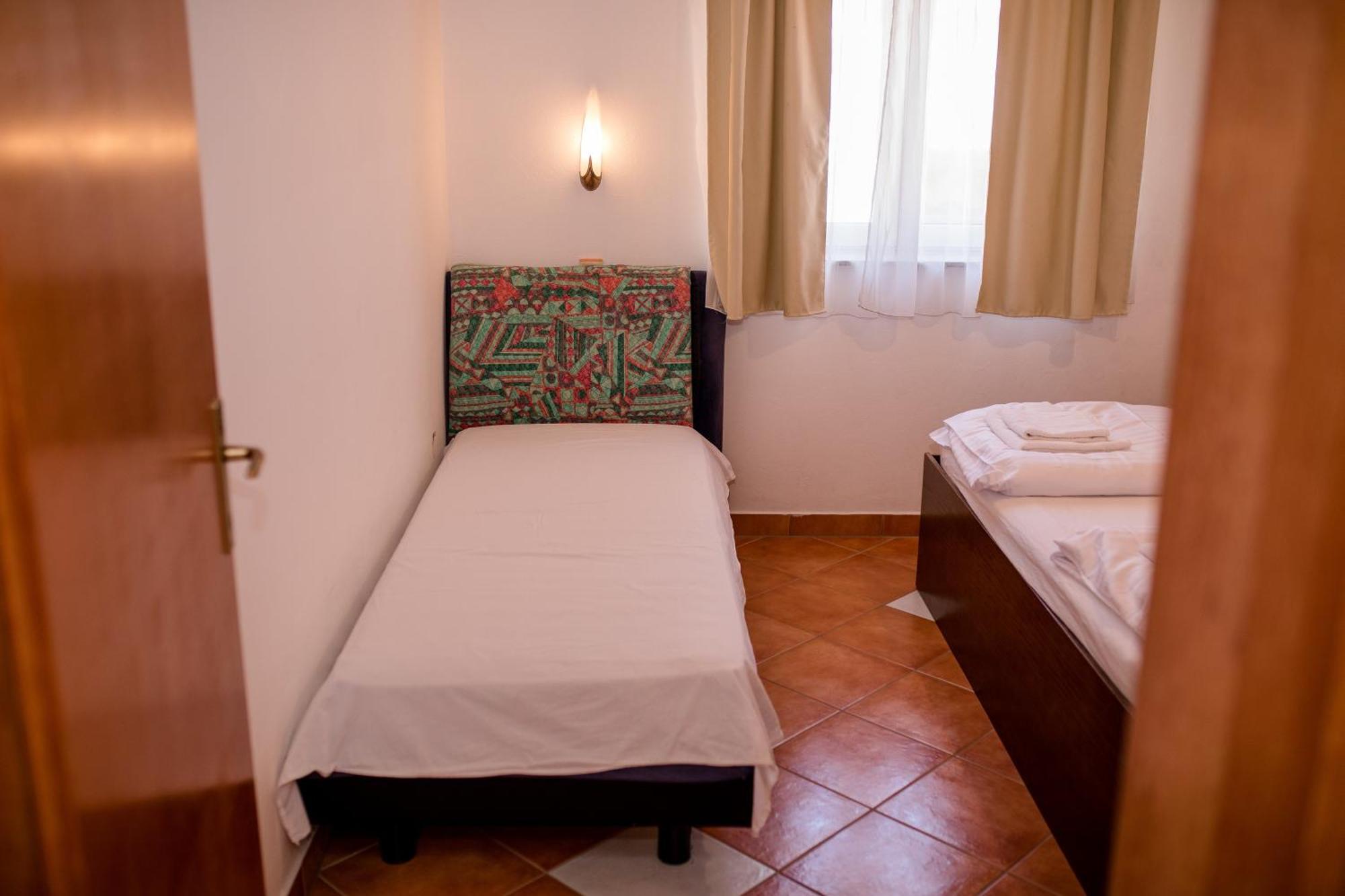 Apartments And Rooms By The Sea Supetarska Draga - Gornja, Rab - 11579 객실 사진